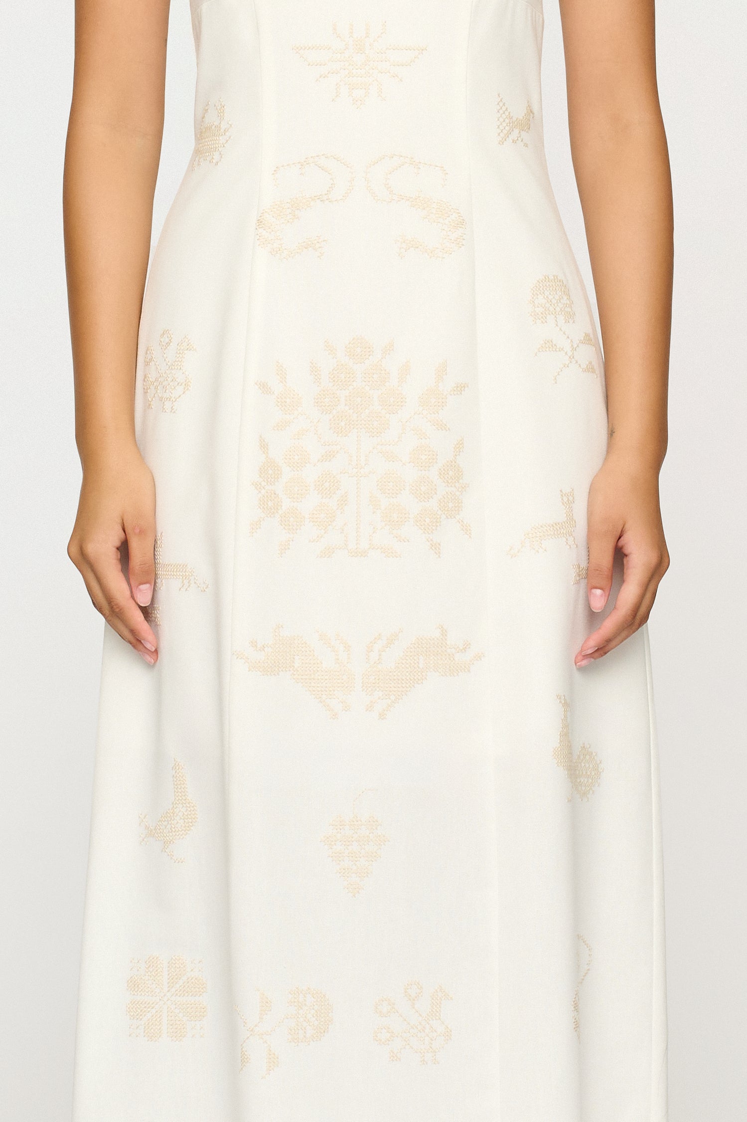 SATINE EMBROIDERED DRESS