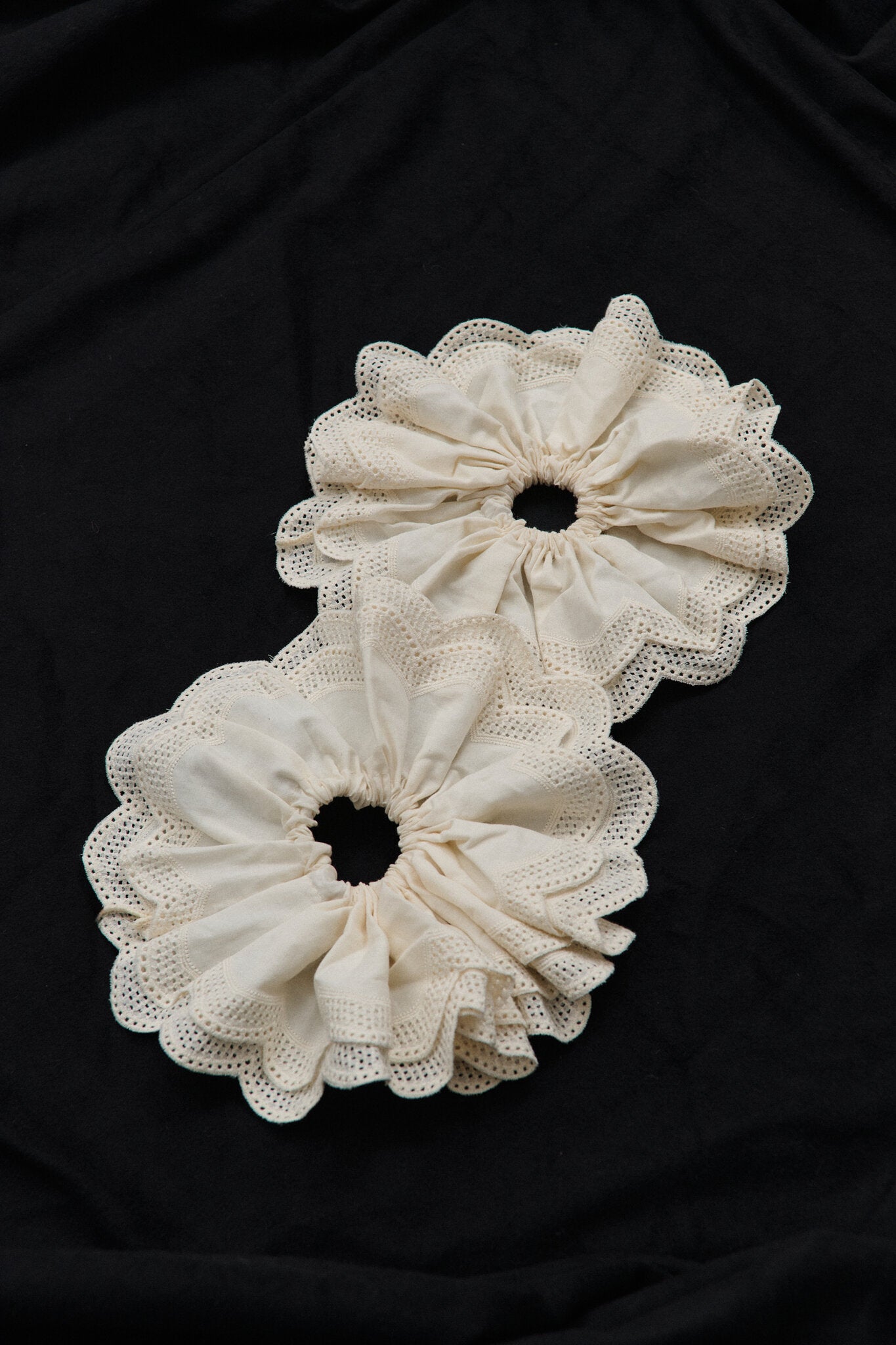 EMBROIDERED CUFF SET