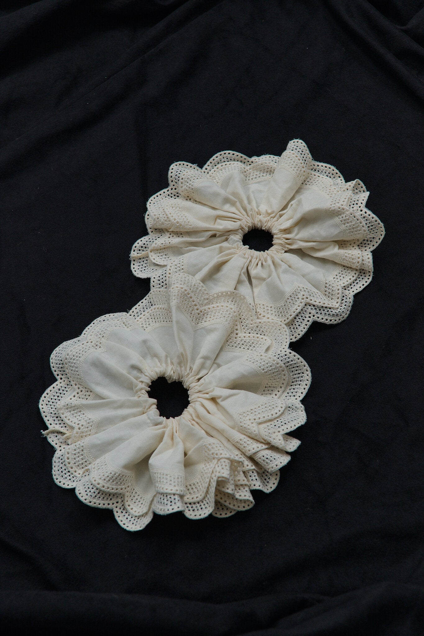 EMBROIDERED CUFF SET